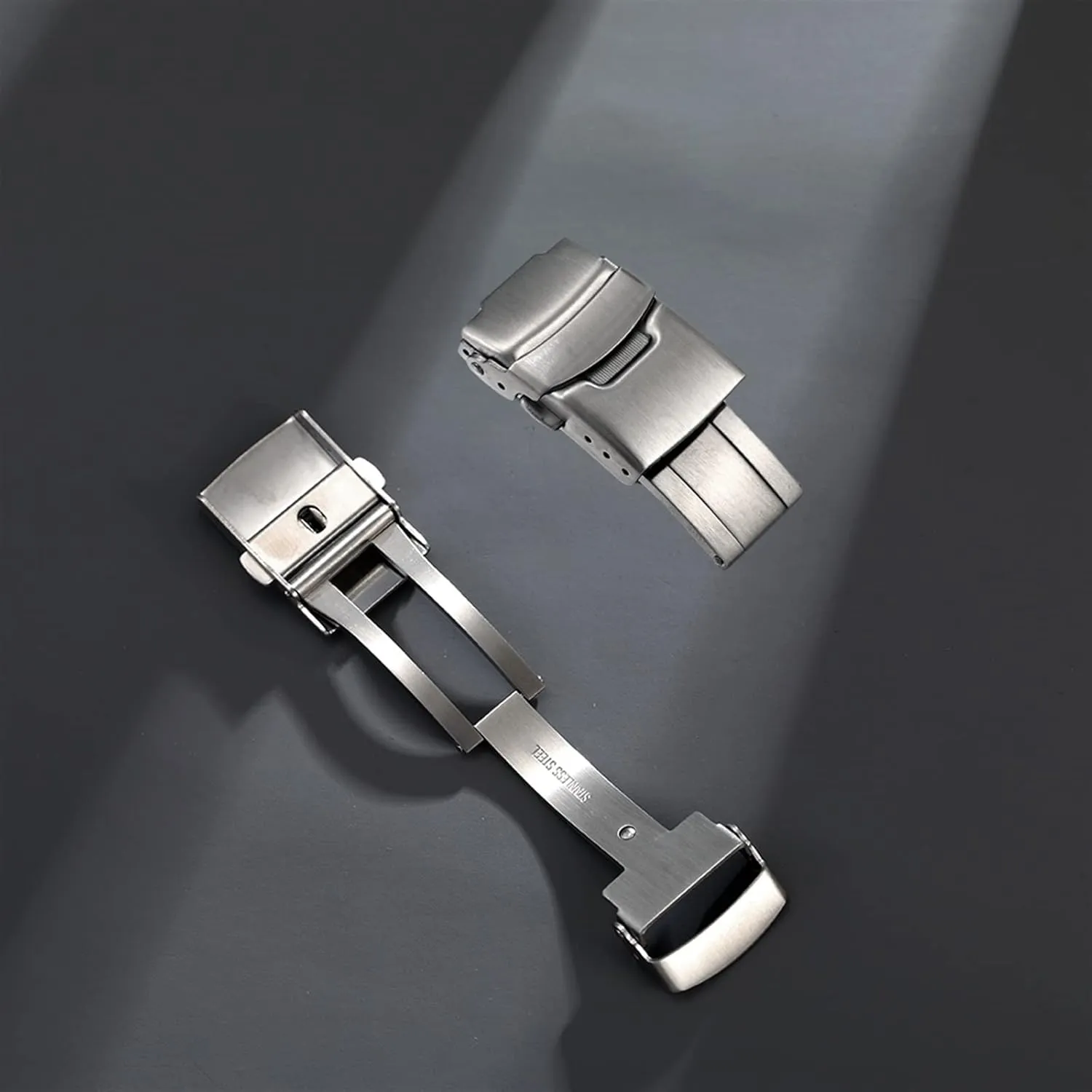 : Silver, Size sympathetic domesticate : 18mm) CZKE 316L Stainless Steel Fold Safety Clasp Buckle Clasp Fit Seiko Dive Watch 18mm 20mm 22mm (Color 