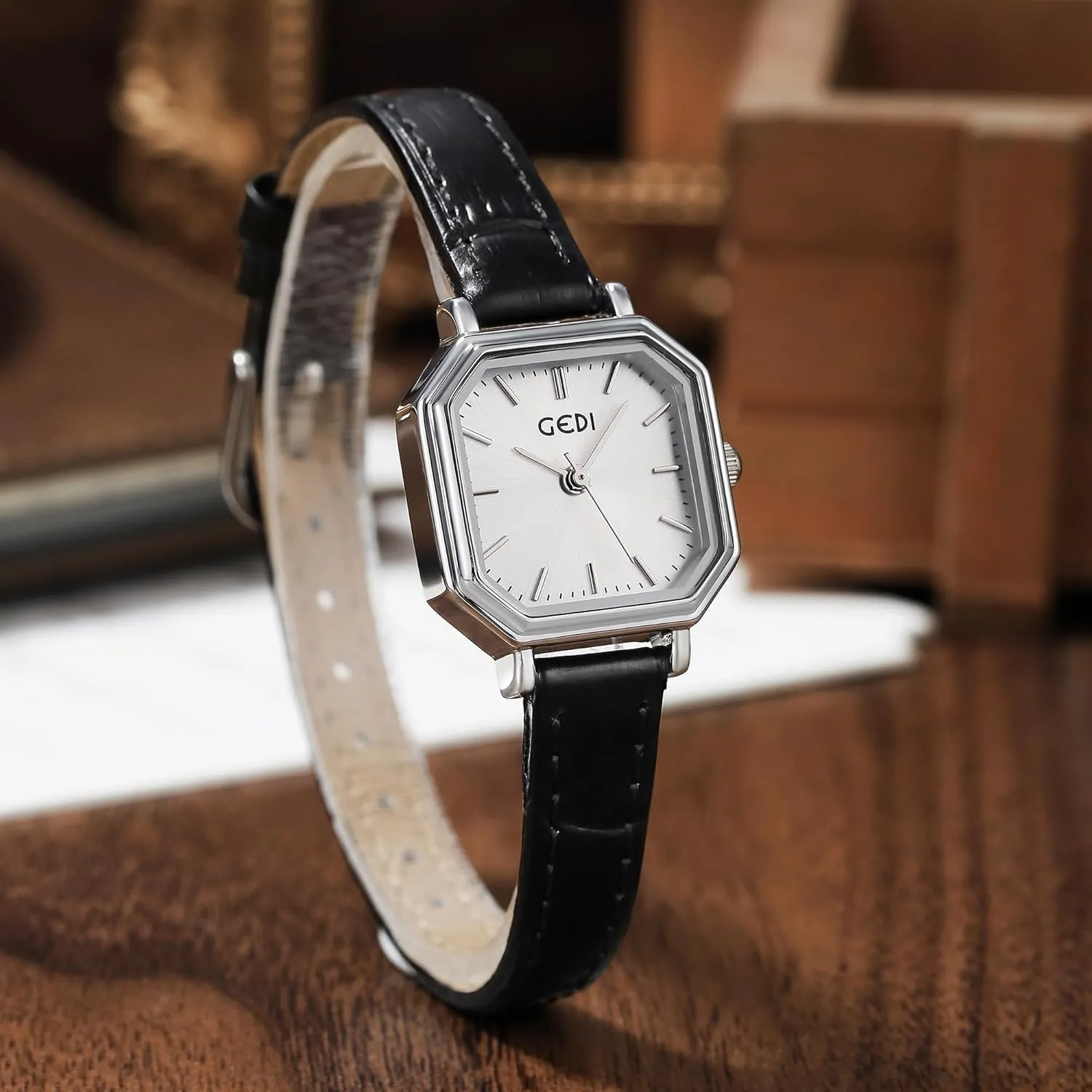 Bracelet Watches FANMIS Women Vintage Square Watches Updated Luxury Ladies Quartz Wrist Watches Stainless Steel Band Women Waterproof mix illustration processor pont sash Small Gold Watch Luxury Dress Fashion 