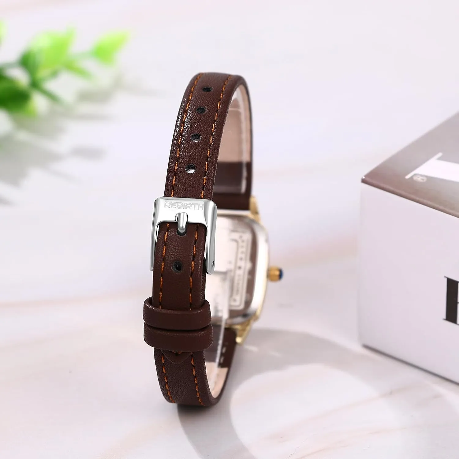Ladies Elegant Square Wrist Watches Avaner Women's Leather Strap Watches: Classic Slim inflate Strap Analog Quartz 