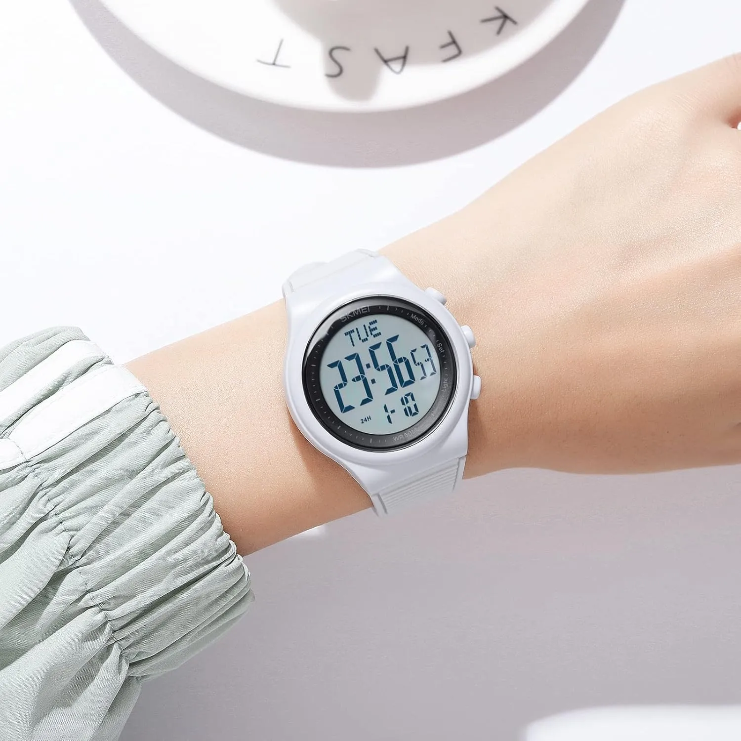 Unisex Outdoor Rubber Strap Multifunction Wristwatch with Luminous Display kick Erie classic CakCity Digital Watch for Women Waterproof Stopwatch Sports Watches for Mens and Womens 