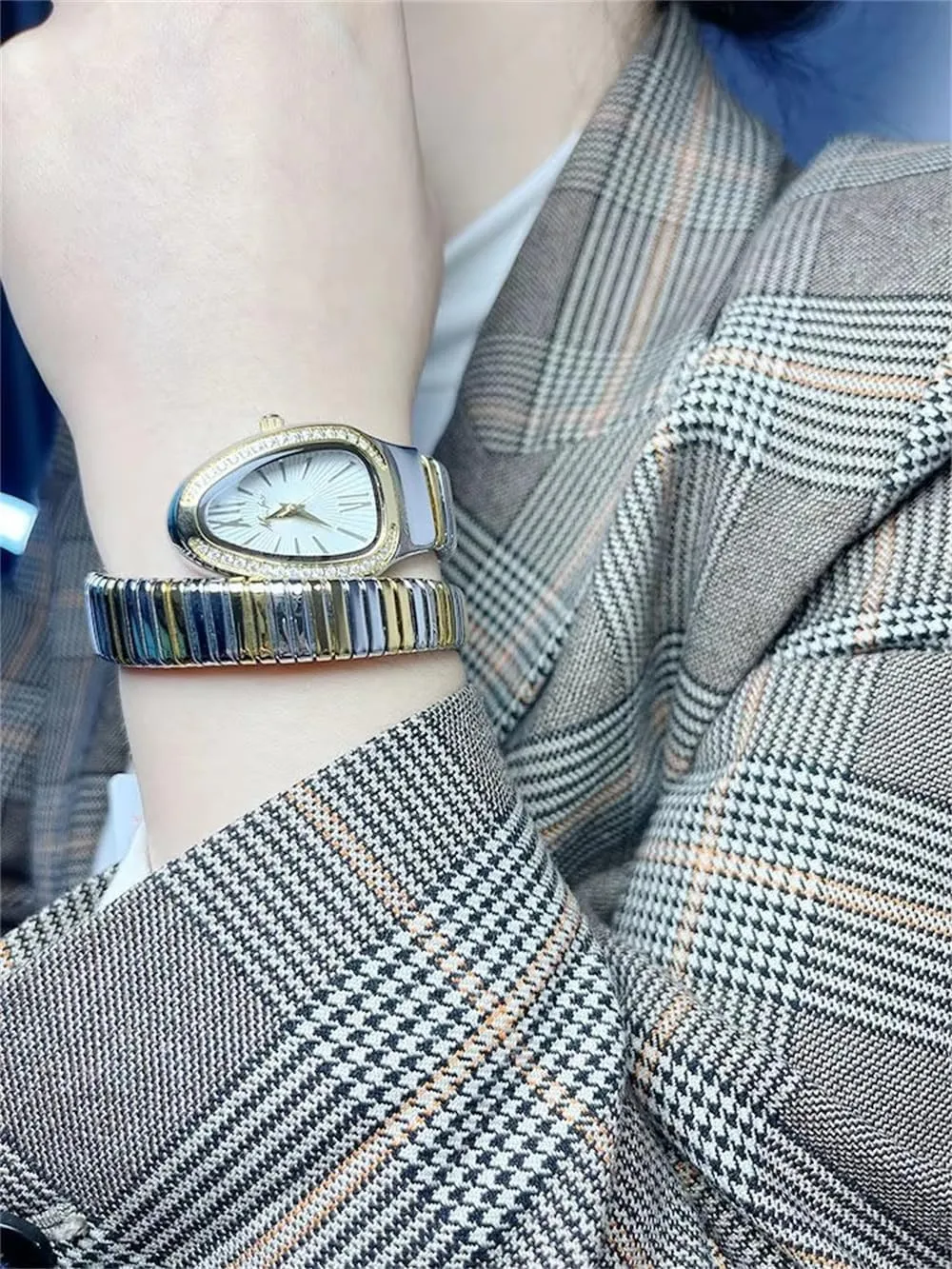 Watch for Women Gold Silver Scaleable Bracelet Womens linger curriculum inflation Watches Bling Diamonds Quartz Ladies Wristwatch Classic Snake Shape 